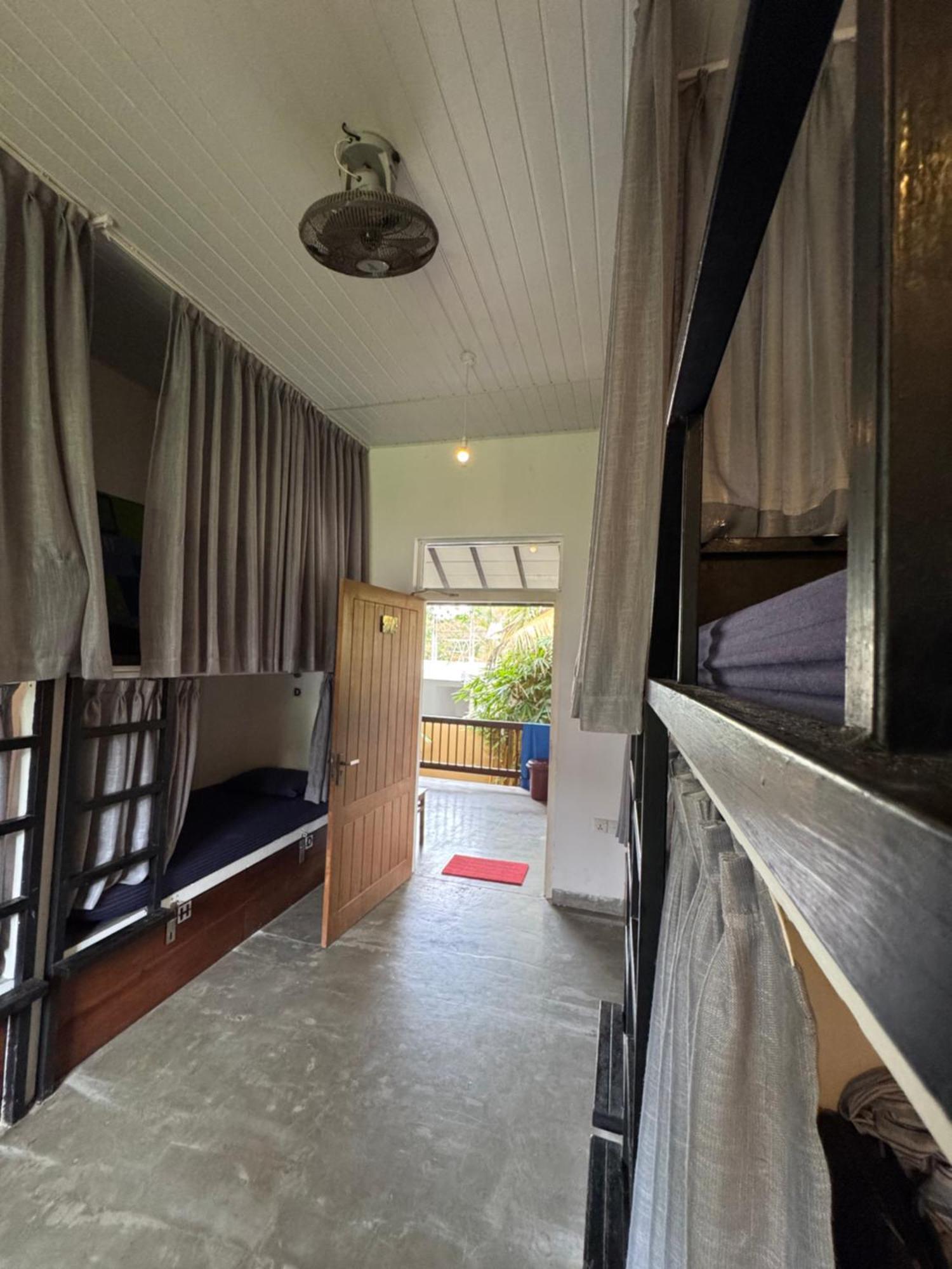 The Hostel Мірісса Екстер'єр фото