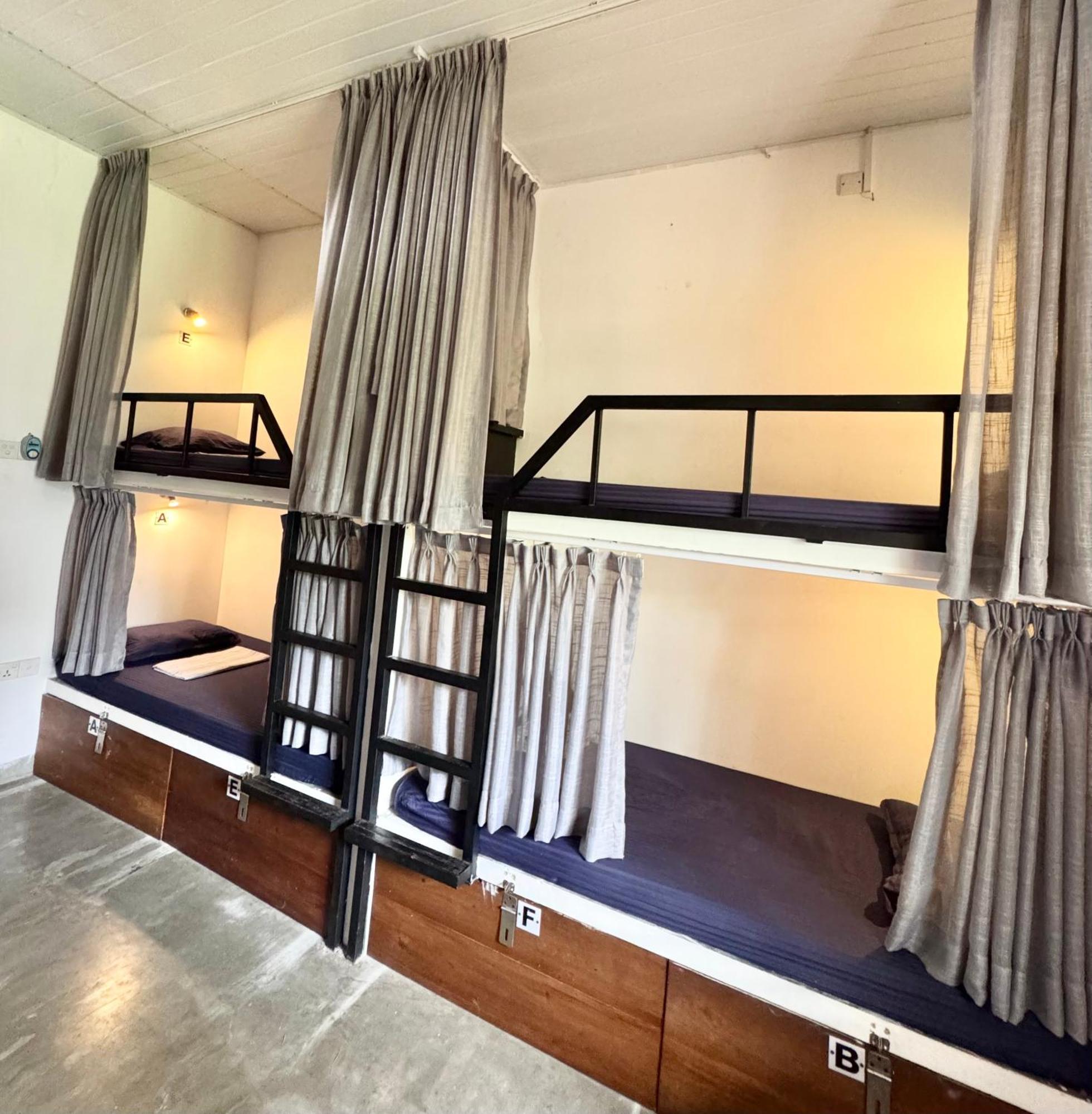 The Hostel Мірісса Екстер'єр фото